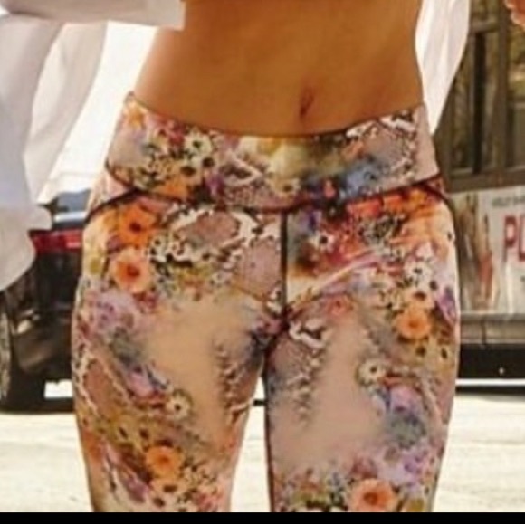 KI Pro Performance 🐍 🌺 Leggings - Picture 4 of 12